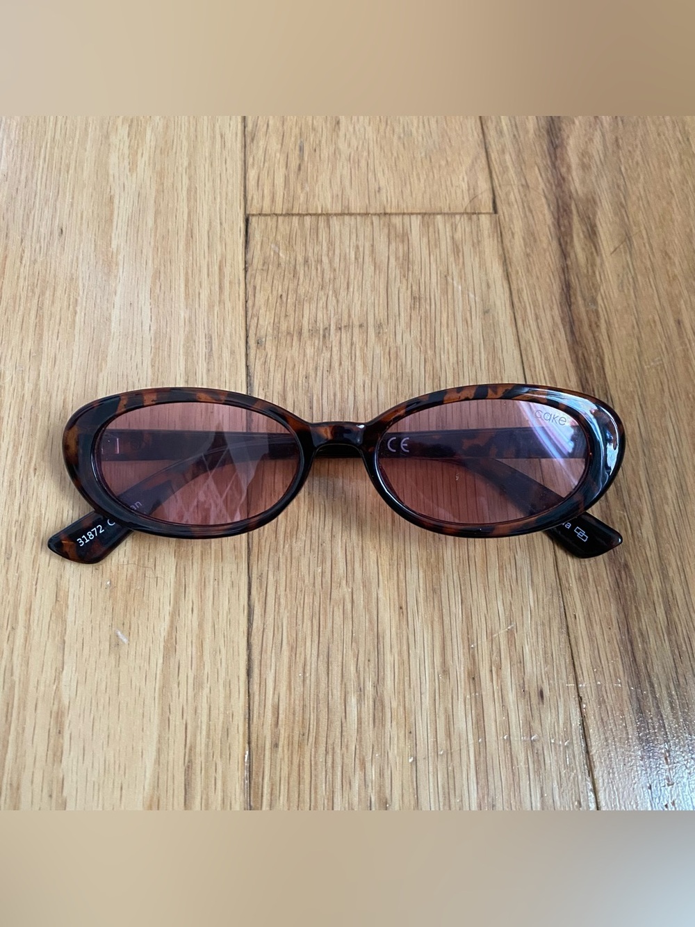 Cake Tortoiseshell Oval Sunglasses with pink Lenses